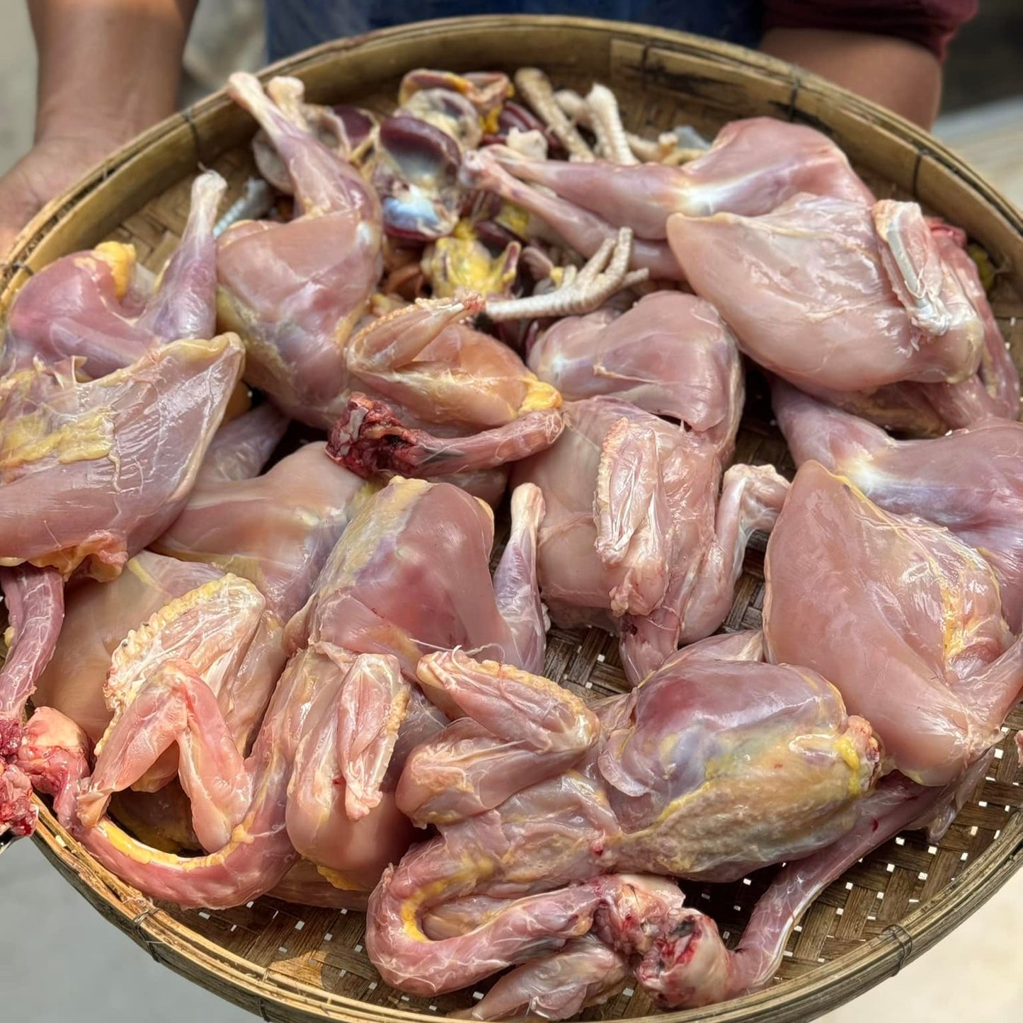 গ্রামের দেশি মুরগি ৭০০/৭৫০ গ্রাম সাইজ ৬৪০/-