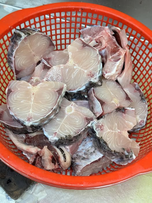 নদীর রুই ৬ কেজি সারে ৬ কেজি সাইজ পারকেজি- 930/-