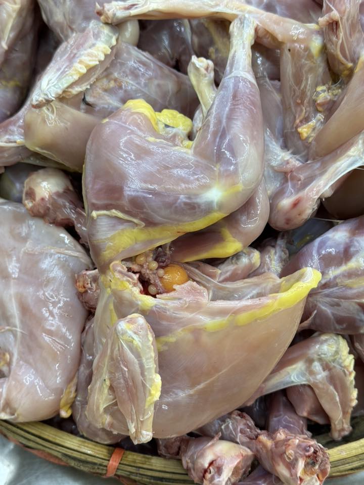 গ্রামের দেশি মুরগি ৫০০ গ্রাম সাইজ