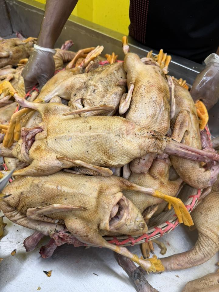 দেশি পাতিহাঁস লাইভ ওয়েট ১২০০-১৩০০ গ্রাম সাইজ